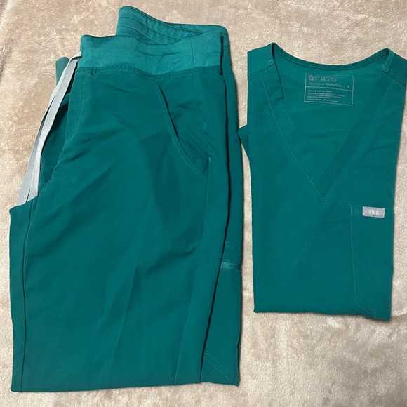 Figs Other - FIGS Jogger Set- Caterina One-Pocket Top & Zamora Jogger Scrub Pant